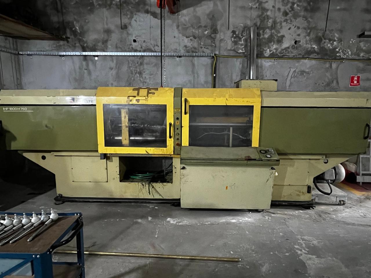 Injetora Oriente 180 ton